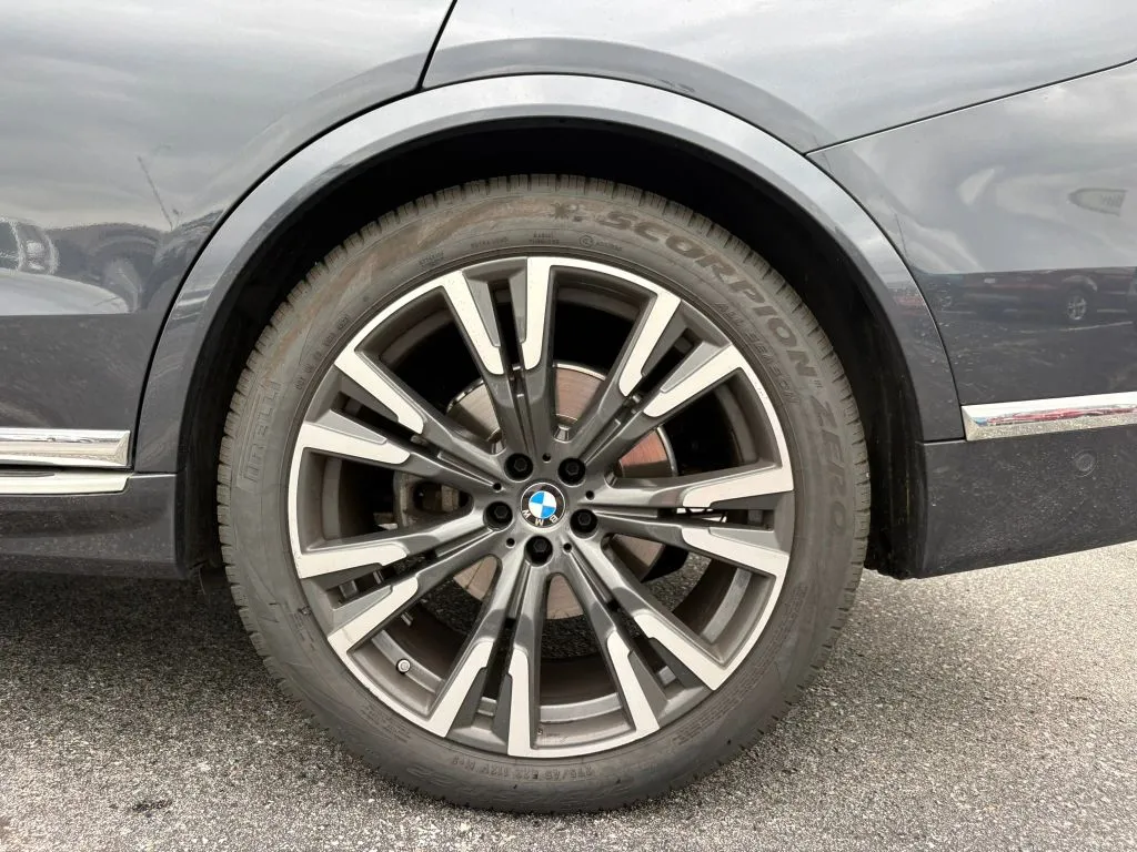 BMW X7 photo 35