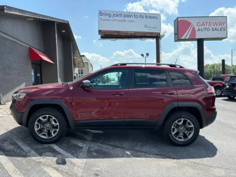 Photos of 2019 Jeep Cherokee TrailHawk Sport Utility 4D for sale in Omaha, NE at Gateway Auto Sales