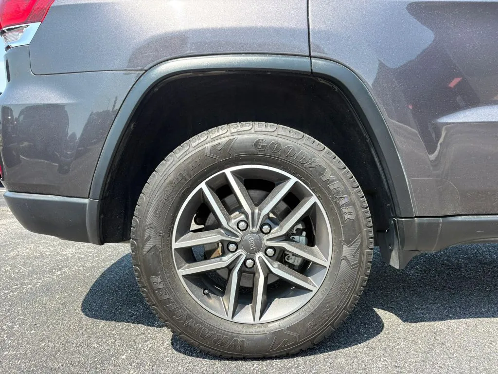 Jeep Grand Cherokee photo 24