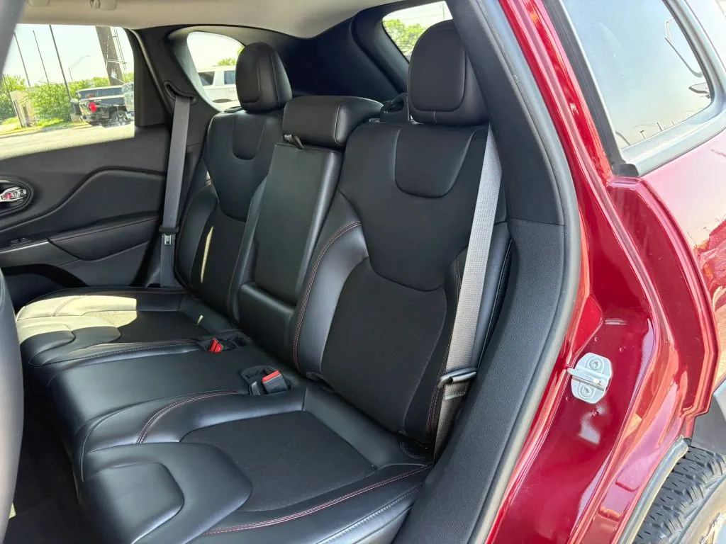 Jeep Cherokee photo 19