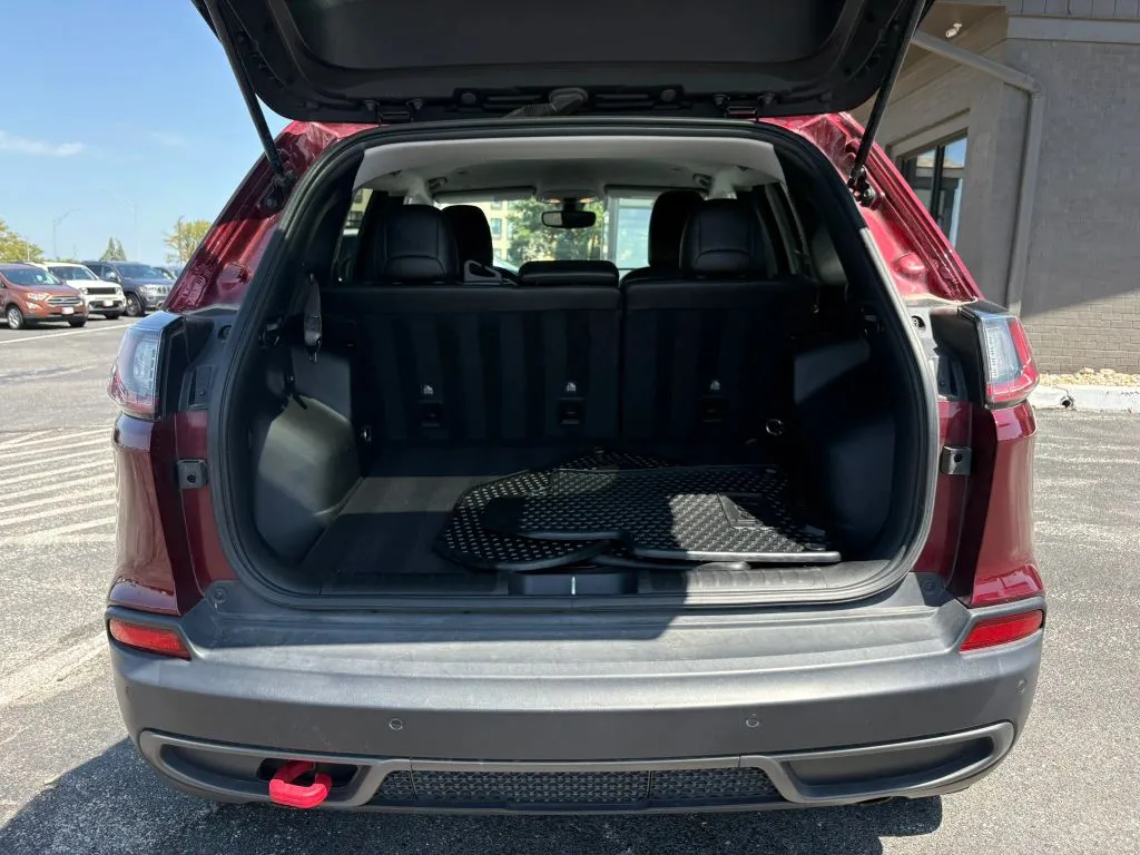 Jeep Cherokee photo 9