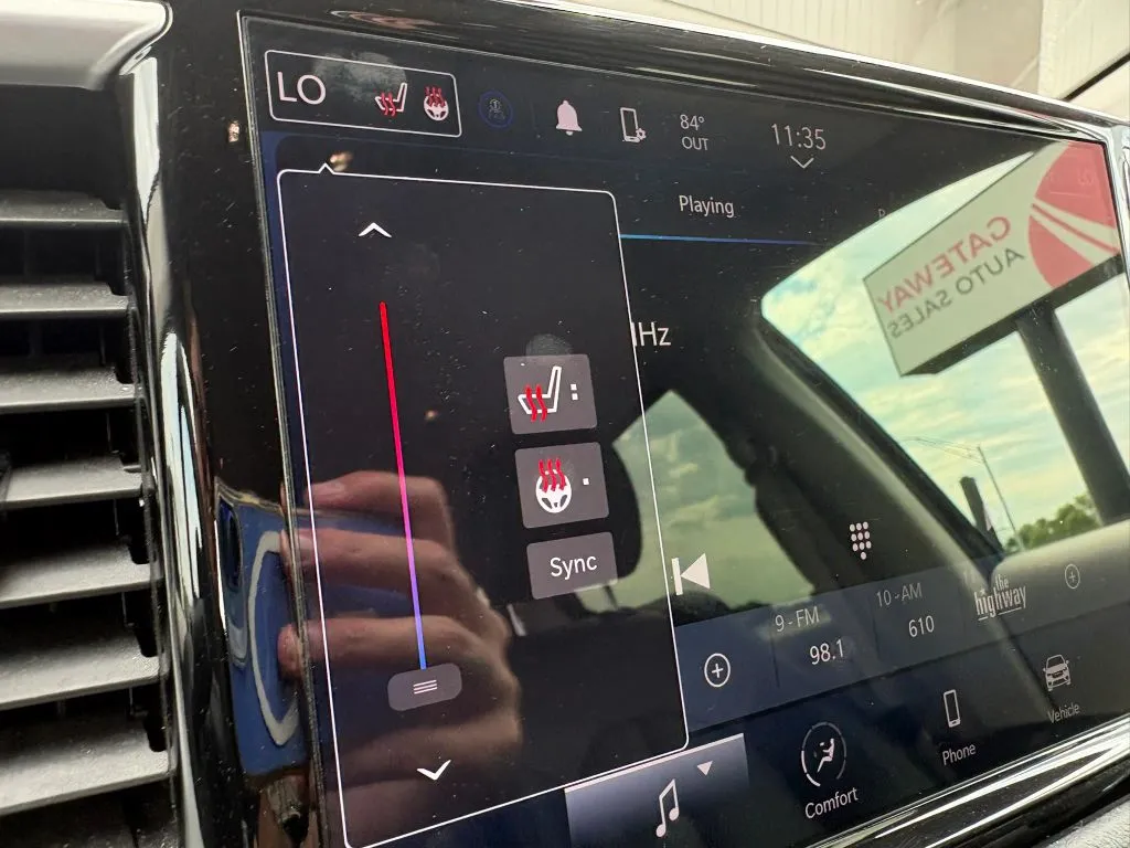 Chrysler Pacifica photo 16
