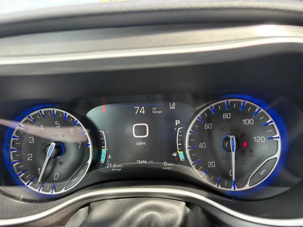 Chrysler Pacifica photo 15