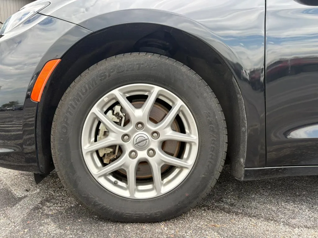 Chrysler Pacifica photo 28
