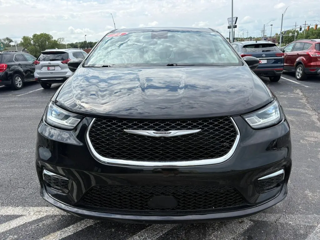 Chrysler Pacifica photo 8