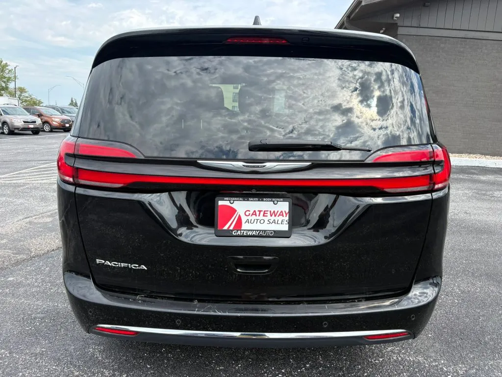Chrysler Pacifica photo 4