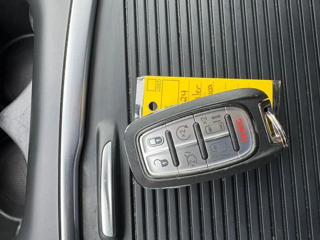 Chrysler Pacifica photo 27