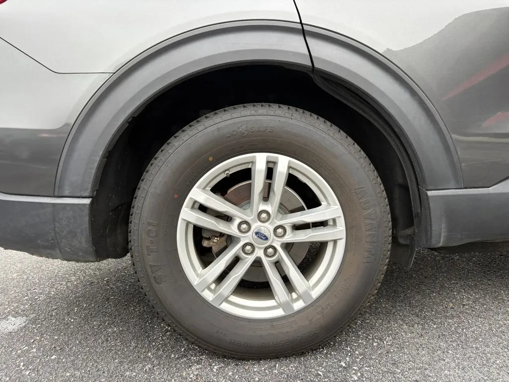 Ford Explorer photo 25