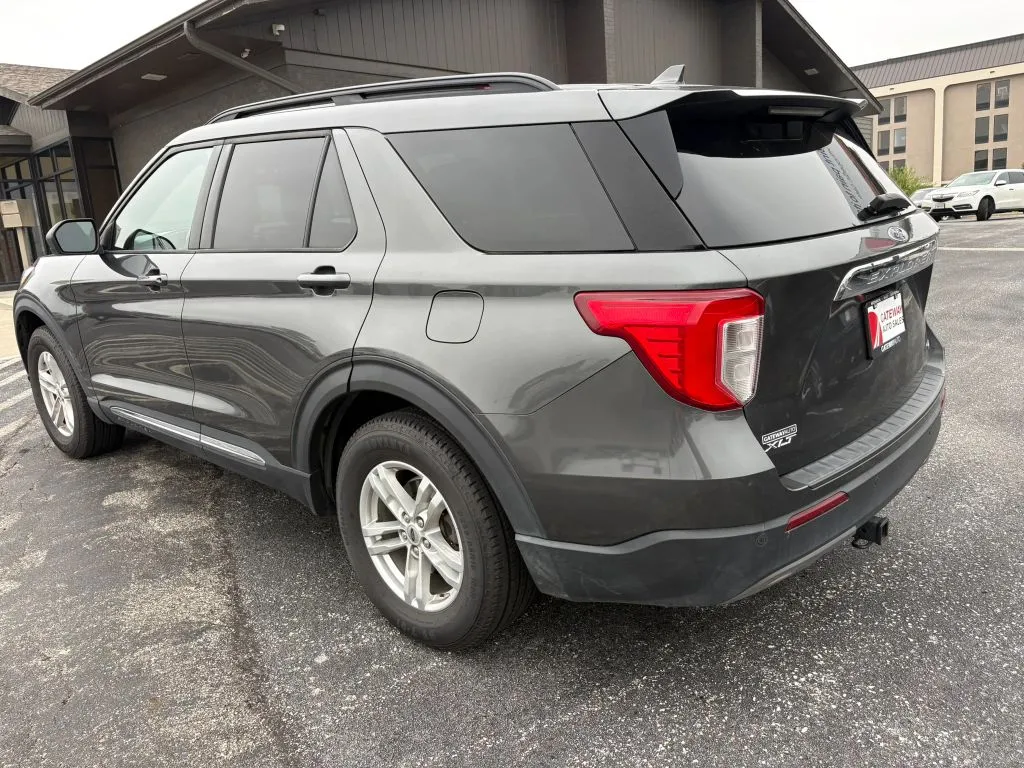 Ford Explorer photo 3
