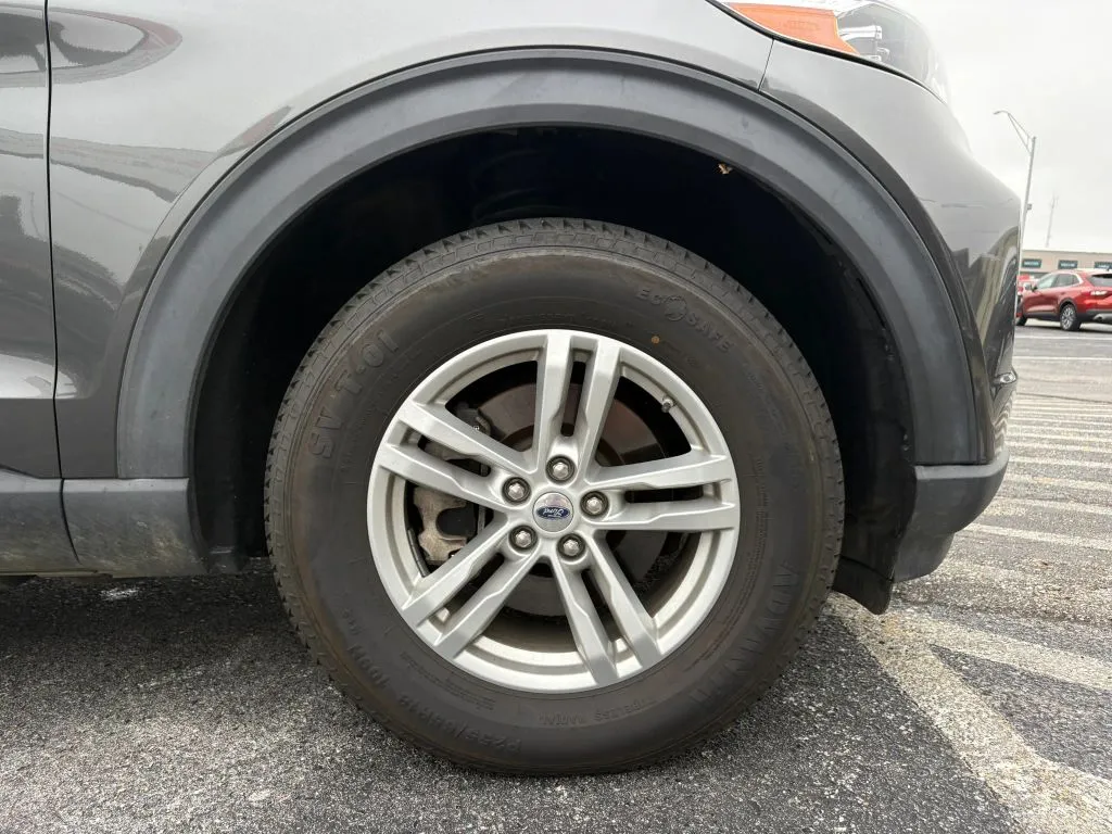 Ford Explorer photo 26