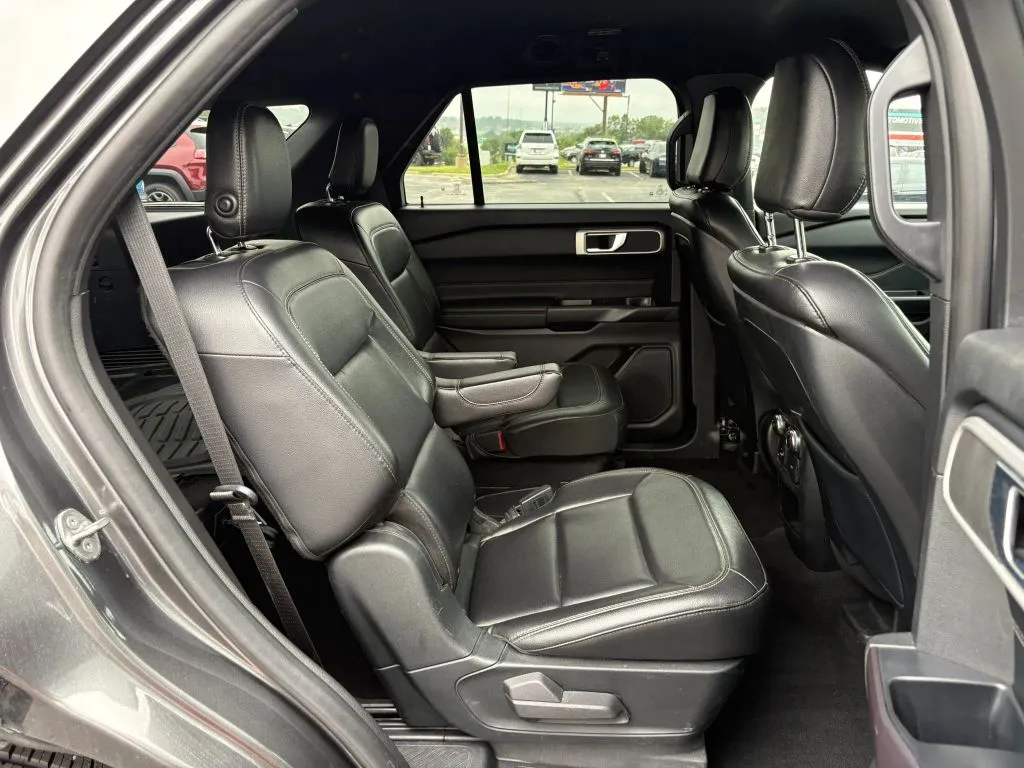 Ford Explorer photo 19