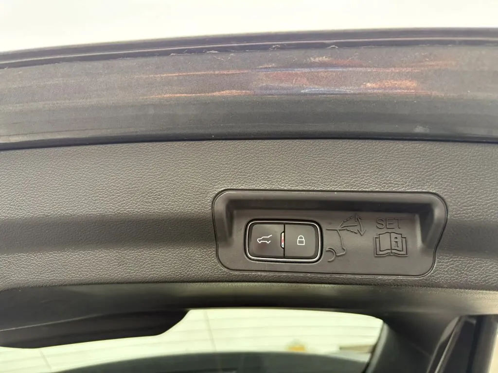Ford Explorer photo 11