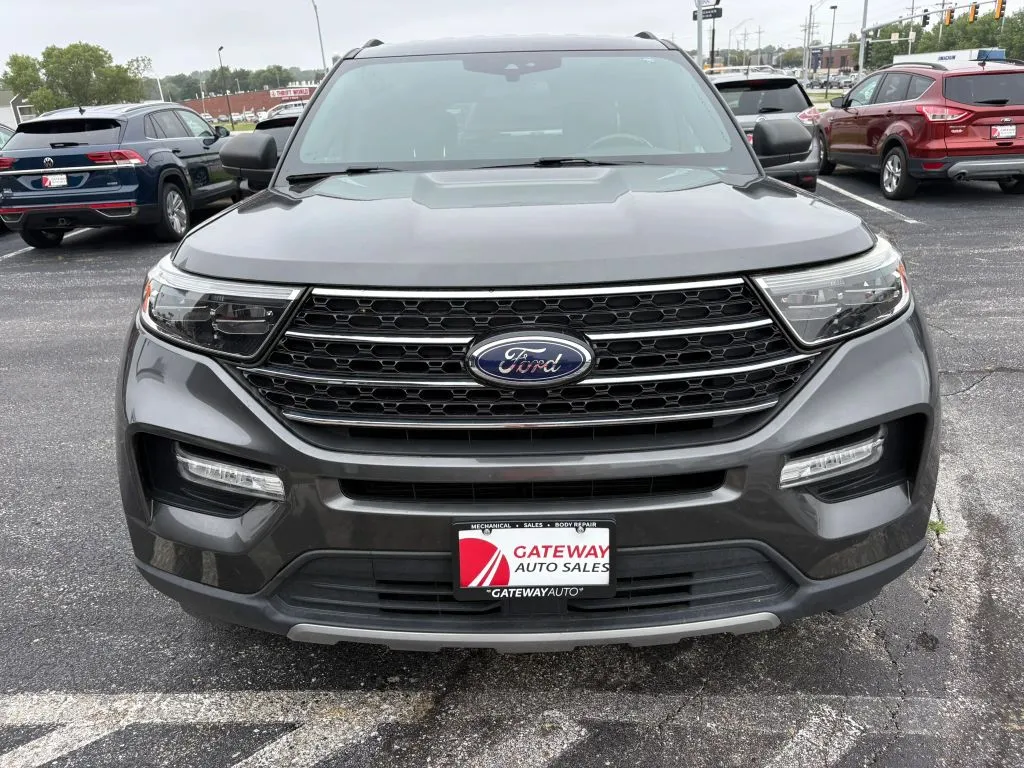 Ford Explorer photo 8