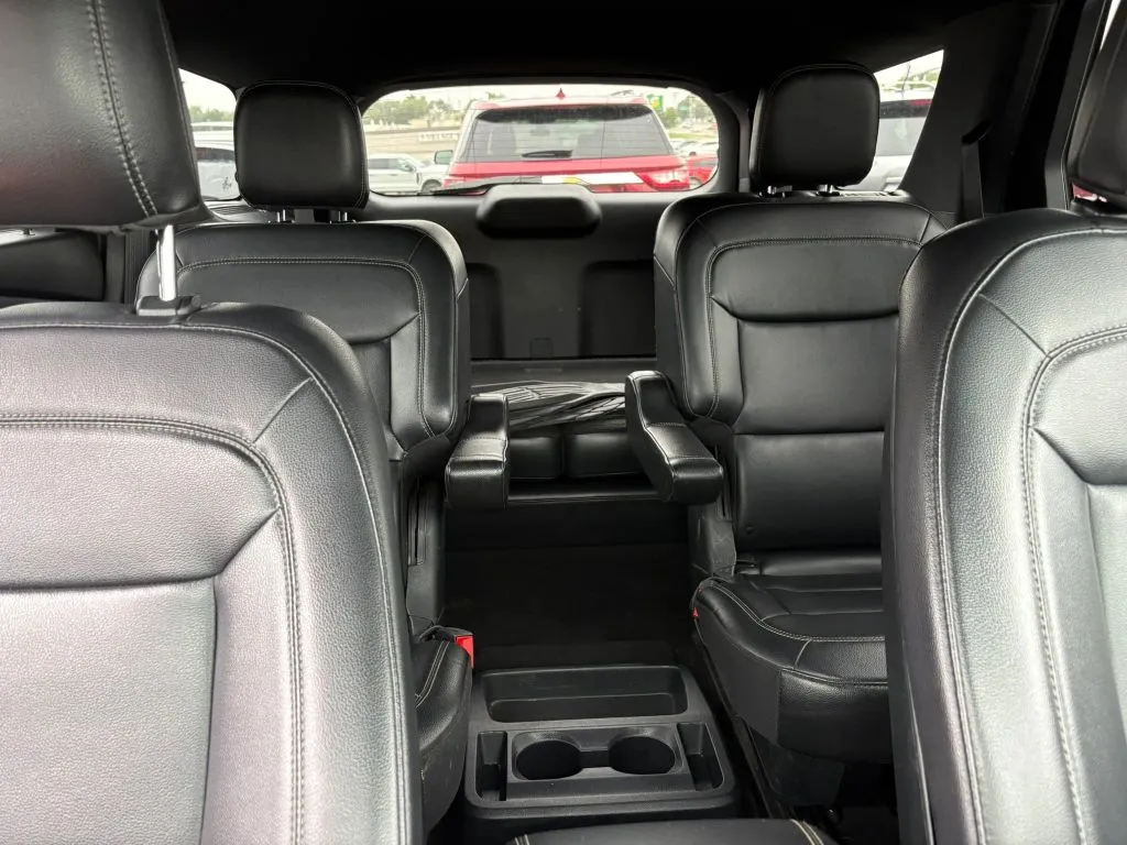 Ford Explorer photo 18