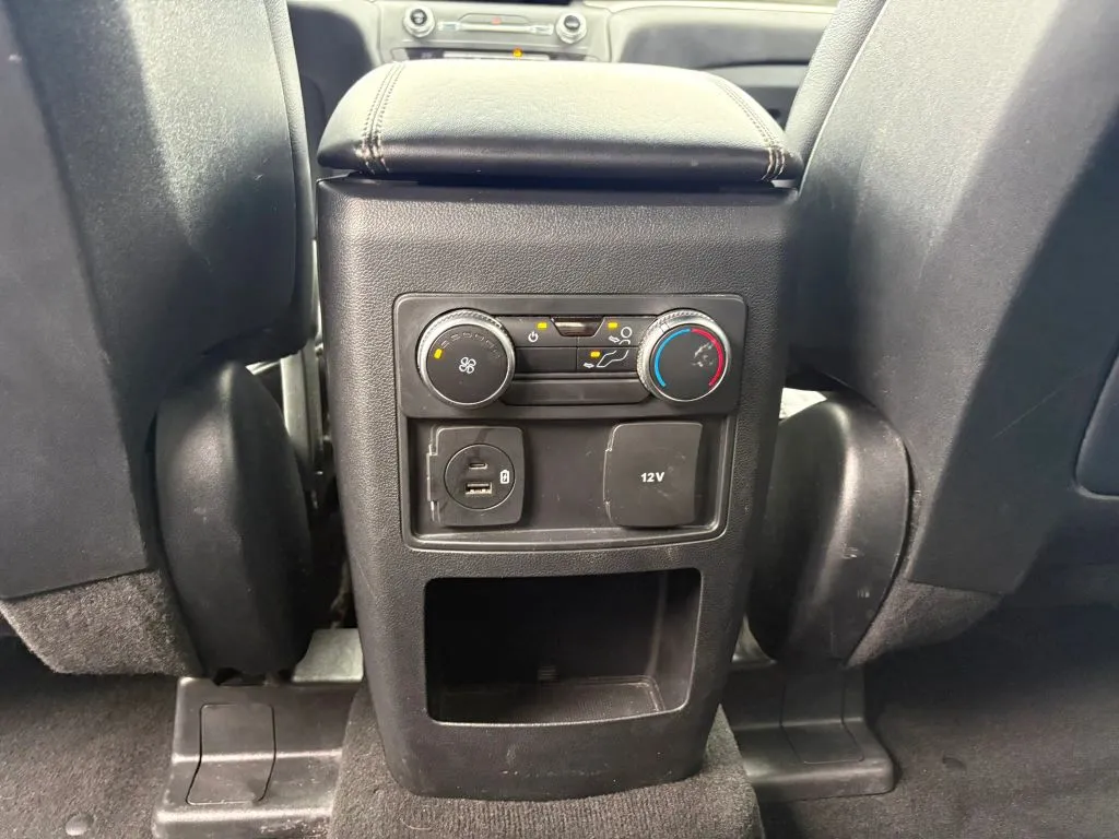 Ford Explorer photo 12