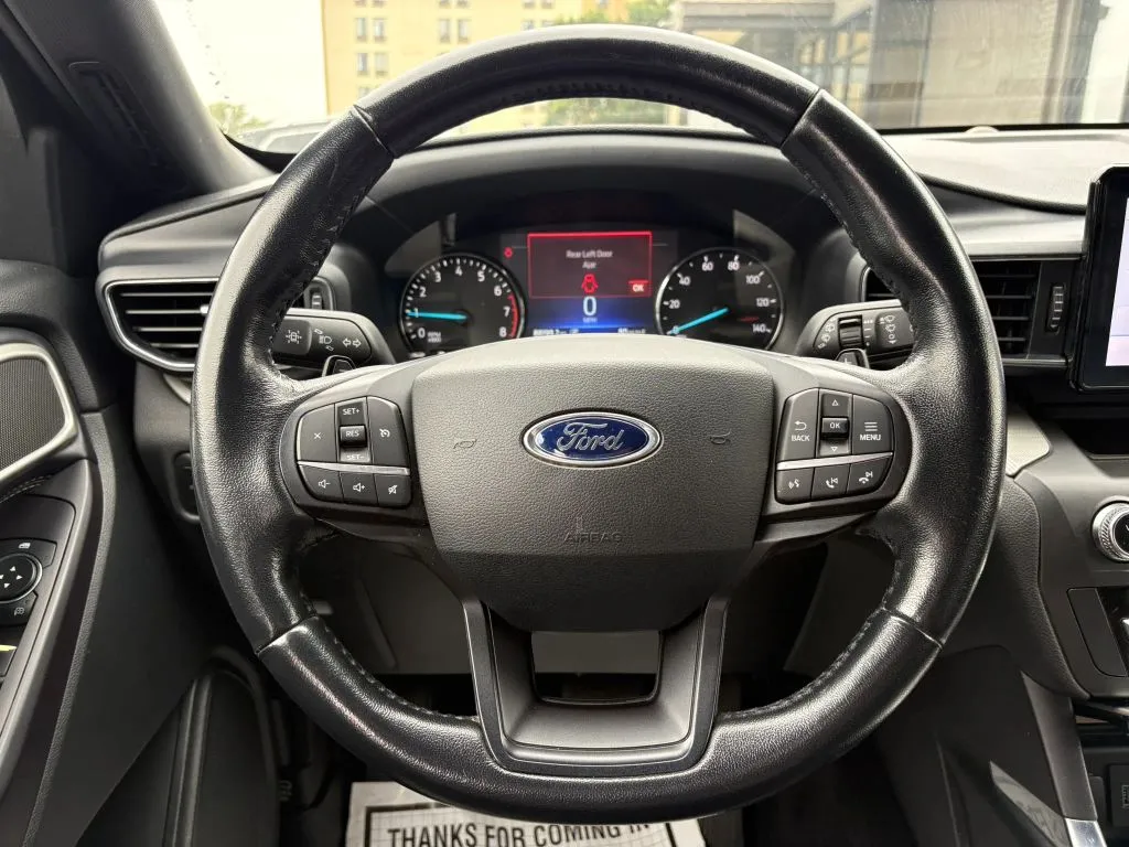 Ford Explorer photo 15