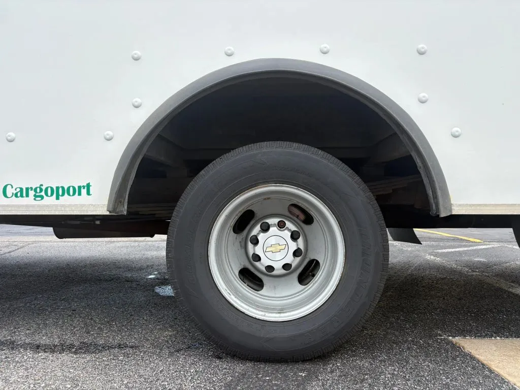 Chevrolet Express photo 29