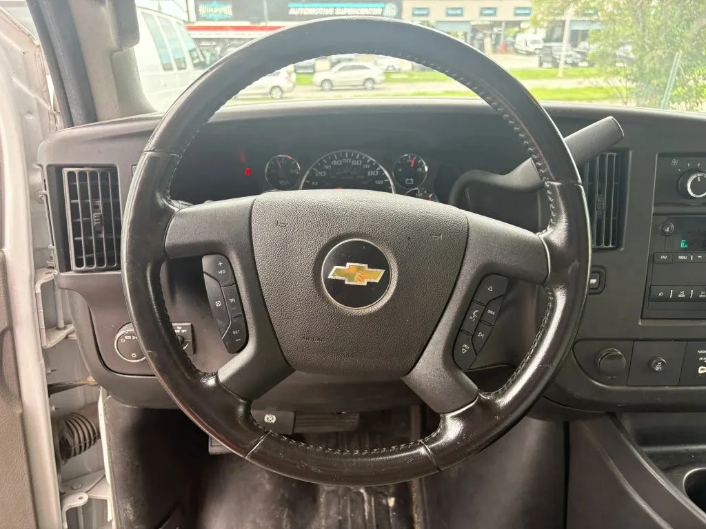 Chevrolet Express photo 11