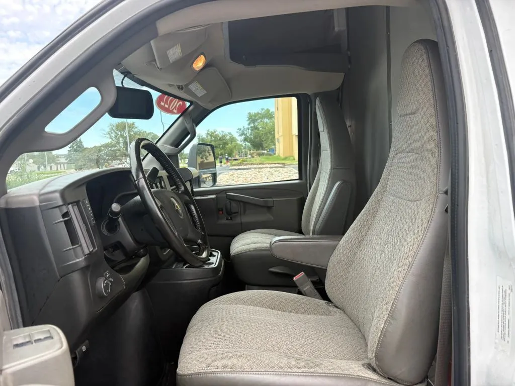 Chevrolet Express photo 10