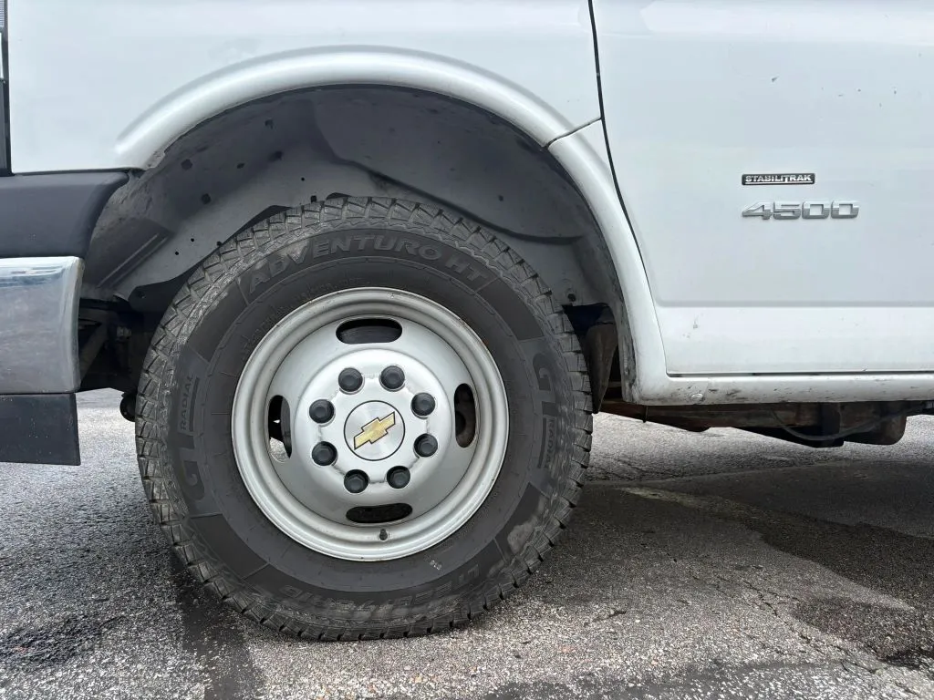 Chevrolet Express photo 28