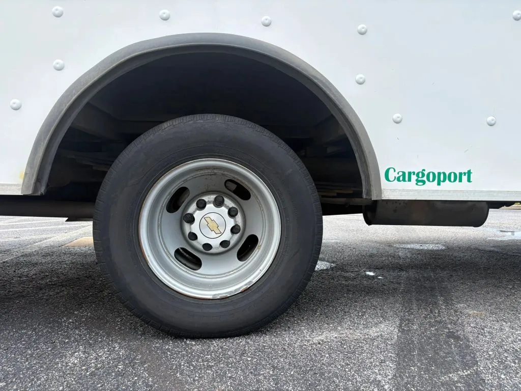 Chevrolet Express photo 26