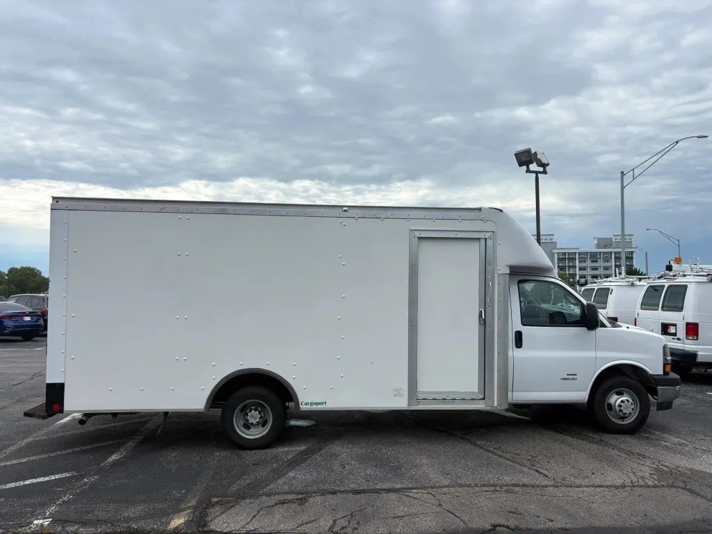 Chevrolet Express photo 6