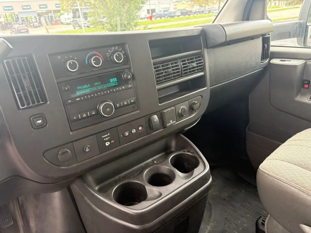 Chevrolet Express photo 13