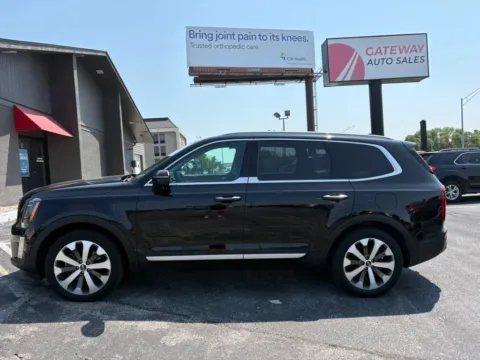 Photos of 2021 Kia Telluride S Sport Utility 4D for sale in Omaha, NE at Gateway Auto Sales