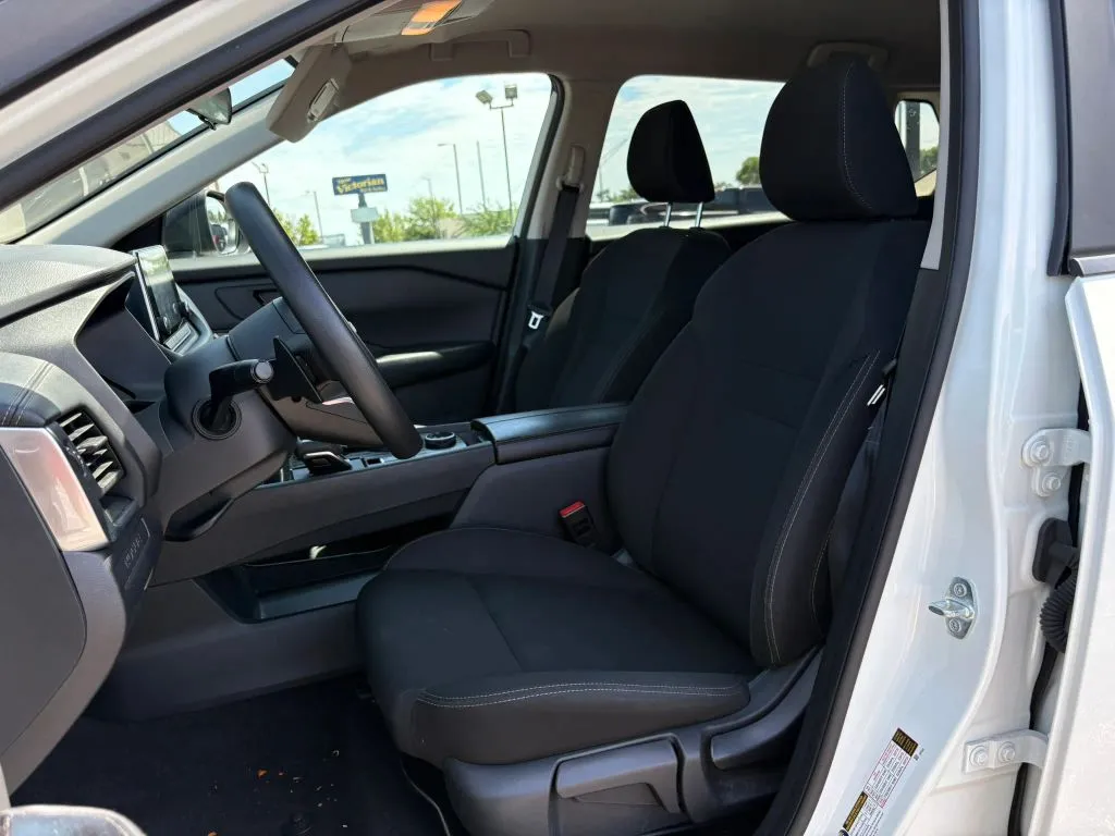 Nissan Rogue photo 18