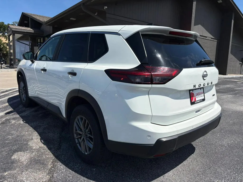 Nissan Rogue photo 3
