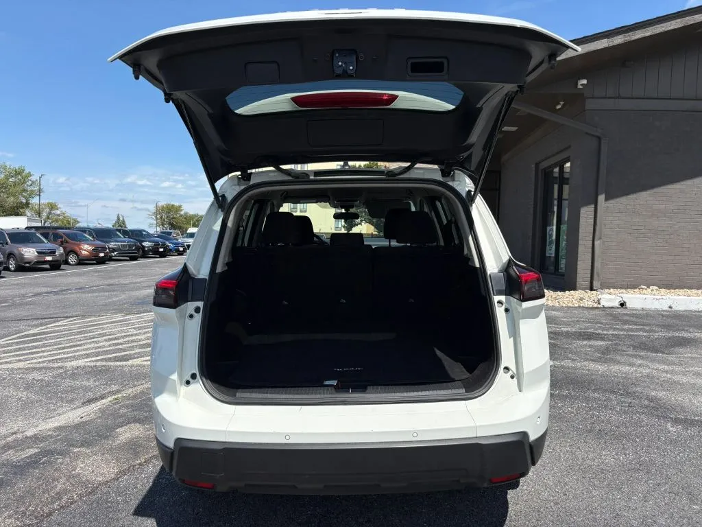Nissan Rogue photo 10
