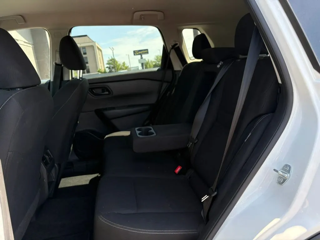 Nissan Rogue photo 17