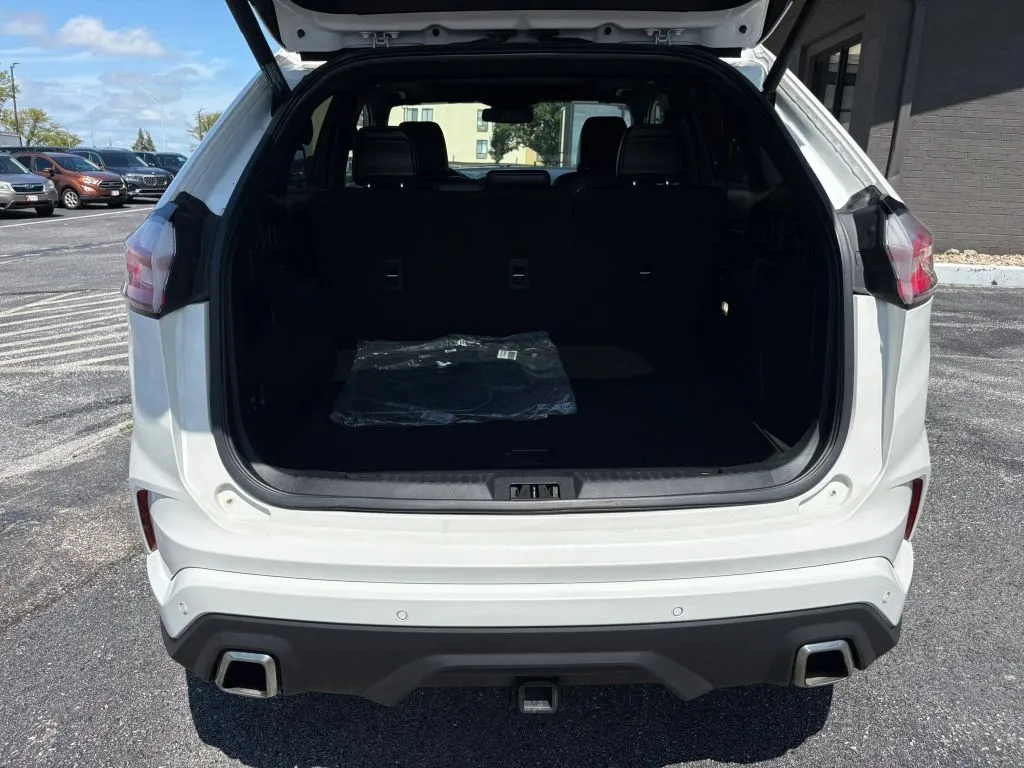 Ford Edge photo 9