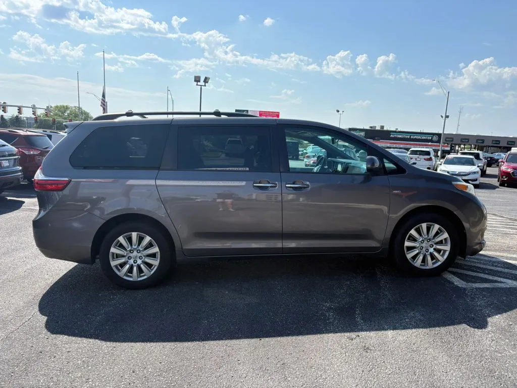 Toyota Sienna photo 6