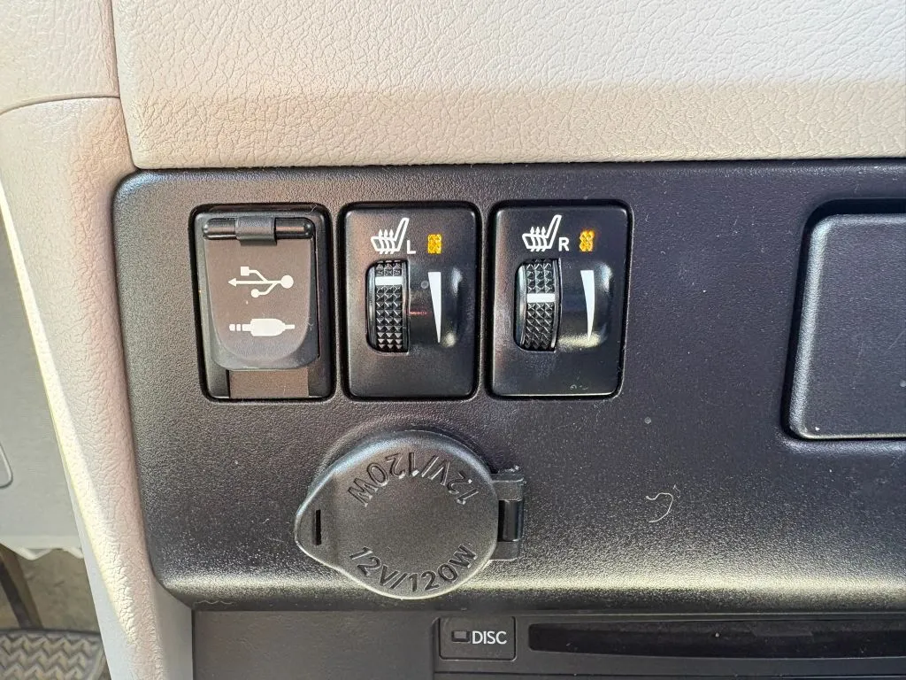 Toyota Sienna photo 14