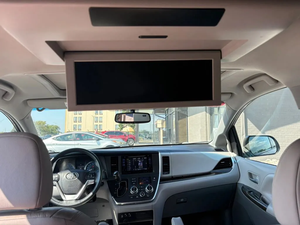 Toyota Sienna photo 17