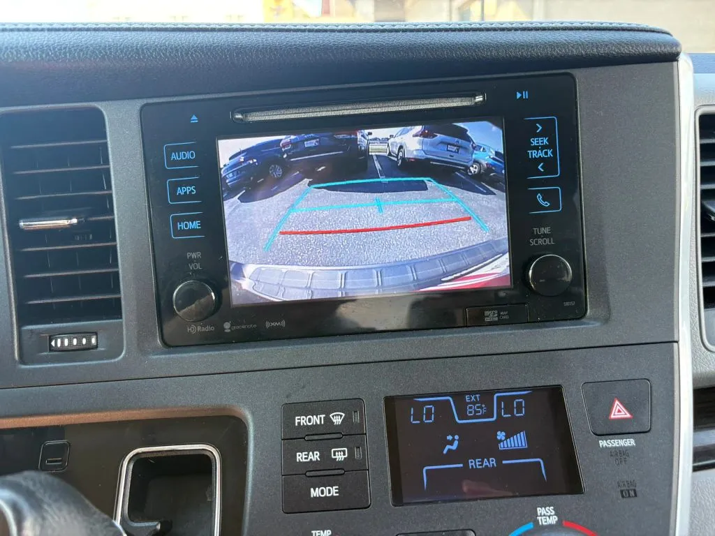 Toyota Sienna photo 26