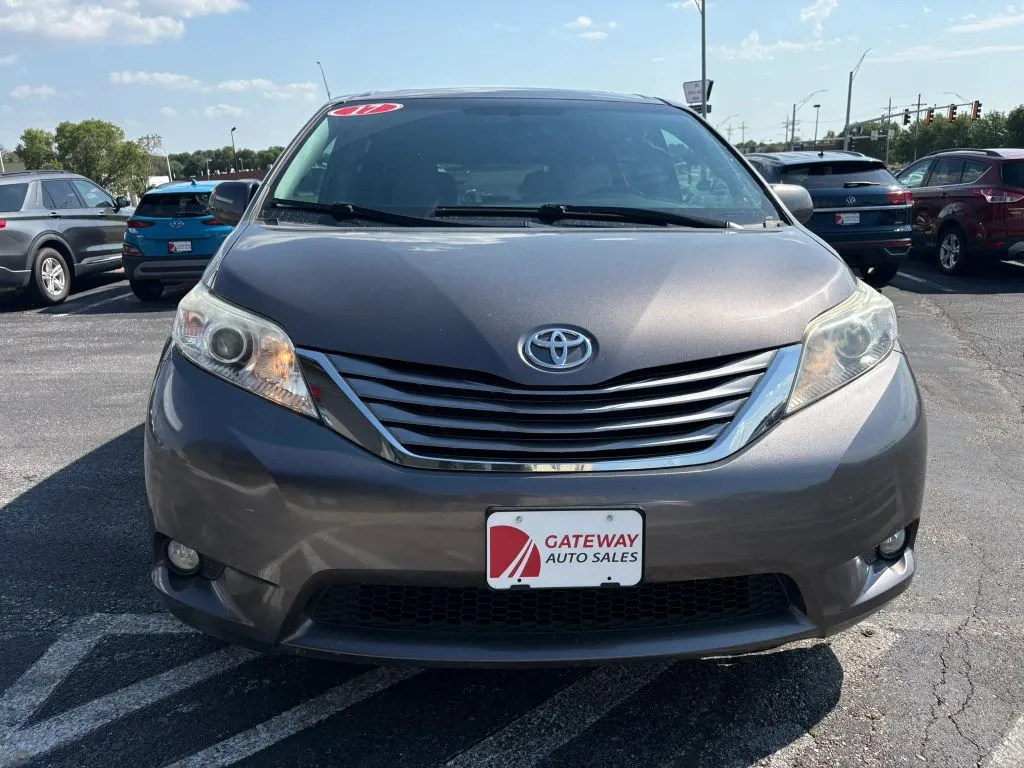 Toyota Sienna photo 8