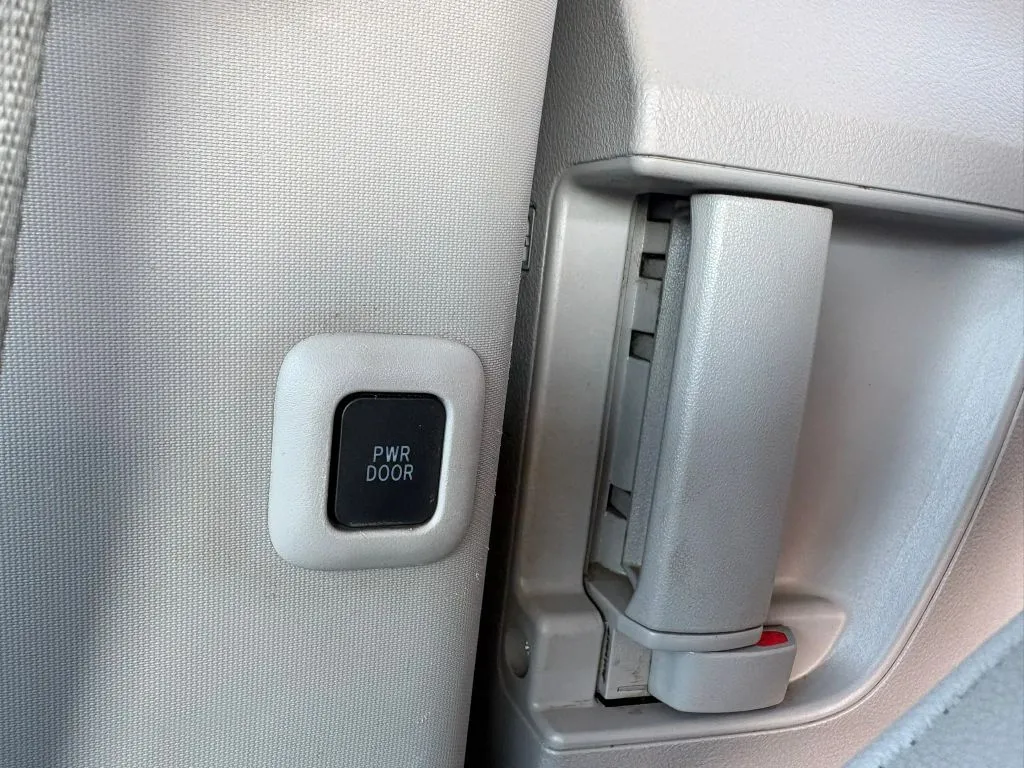 Toyota Sienna photo 18