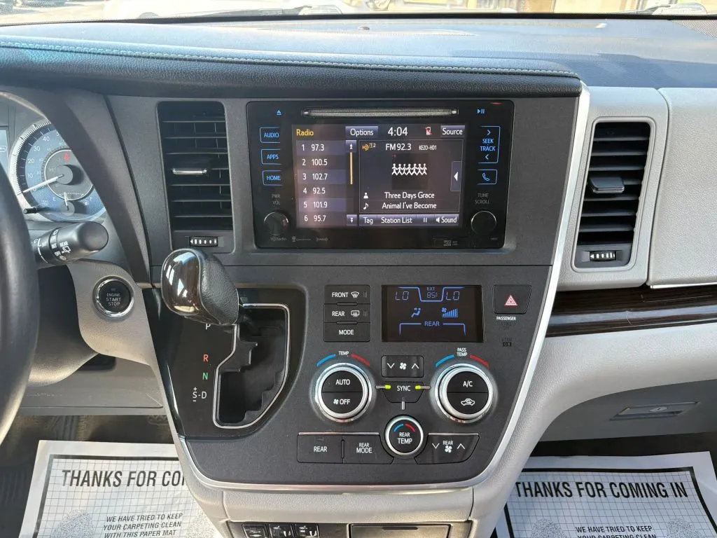 Toyota Sienna photo 13