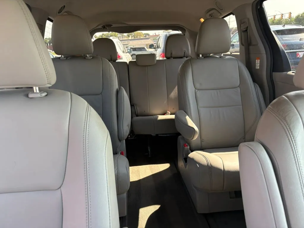 Toyota Sienna photo 20