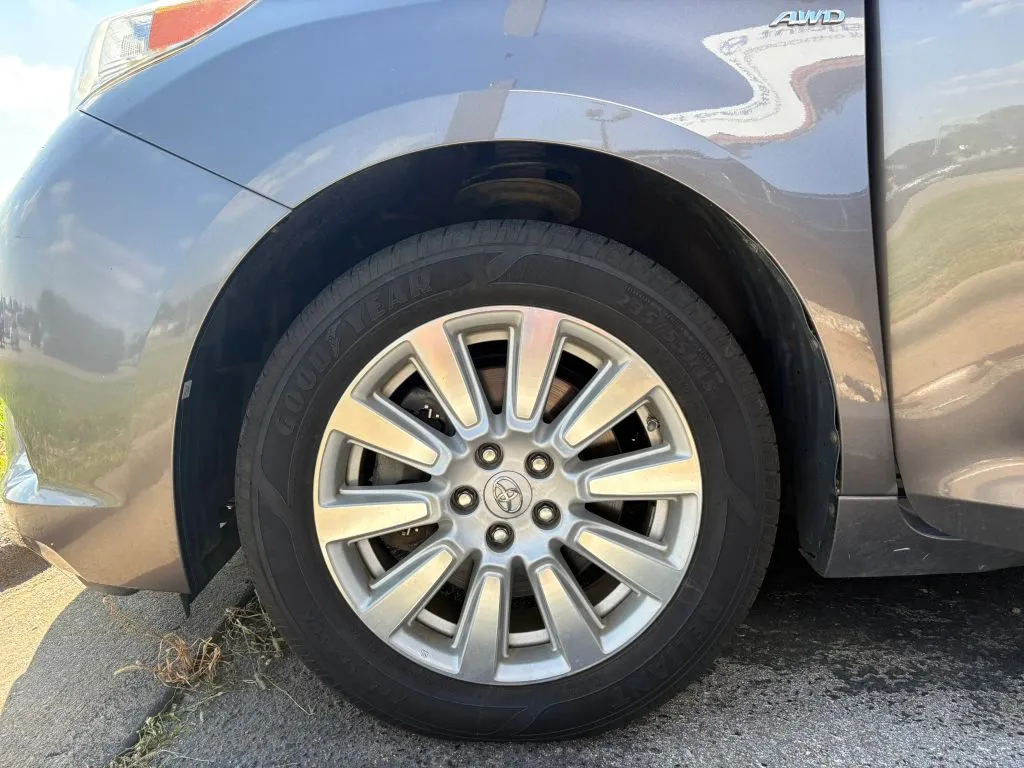 Toyota Sienna photo 32