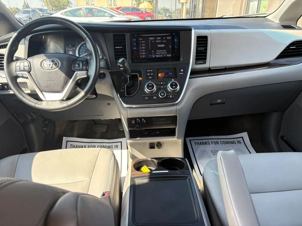 Toyota Sienna photo 12