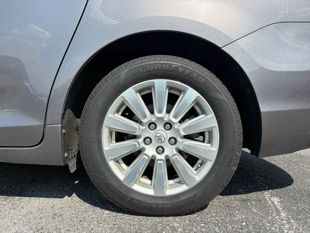 Toyota Sienna photo 30
