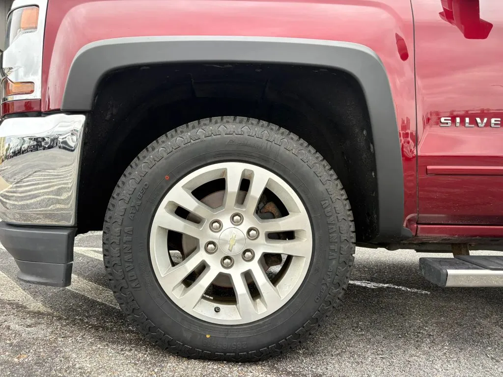 Chevrolet Silverado photo 24
