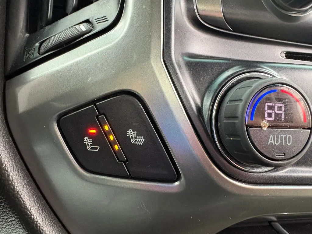 Chevrolet Silverado photo 15