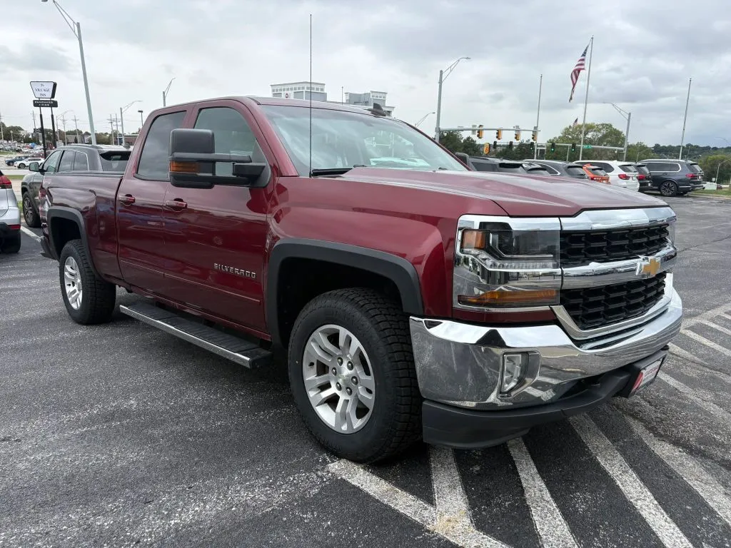 Chevrolet Silverado photo 7