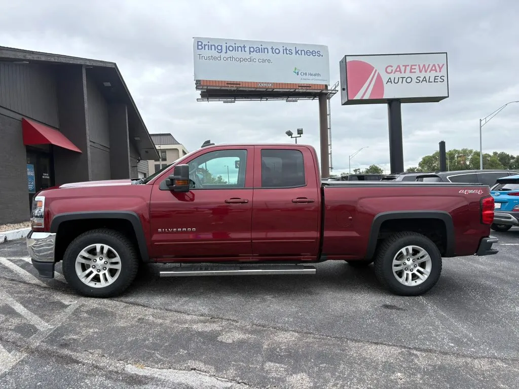Chevrolet Silverado photo 2