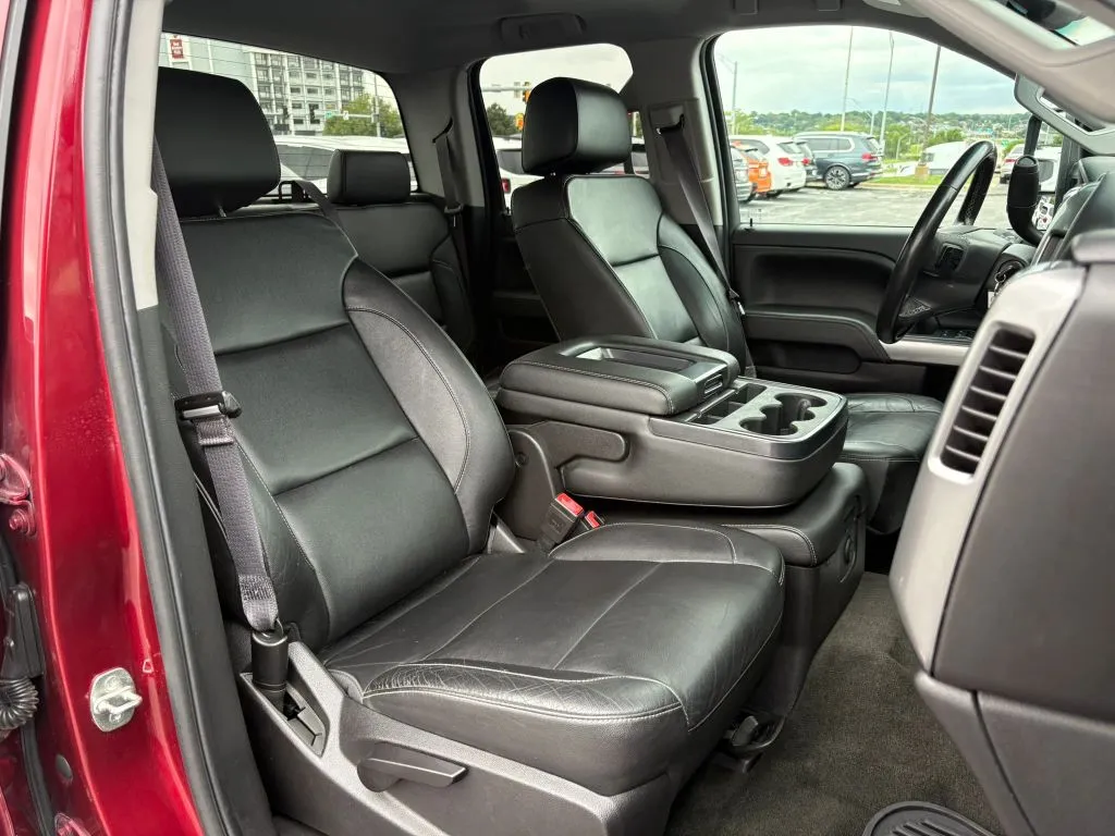 Chevrolet Silverado photo 16