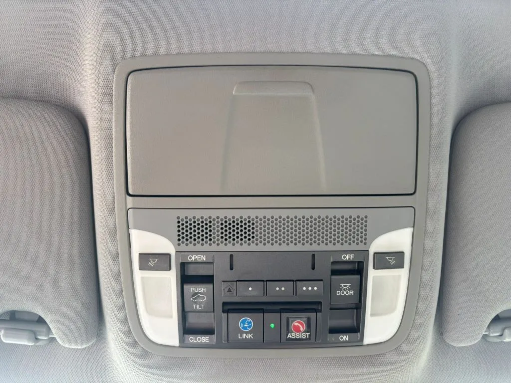 Acura MDX photo 24